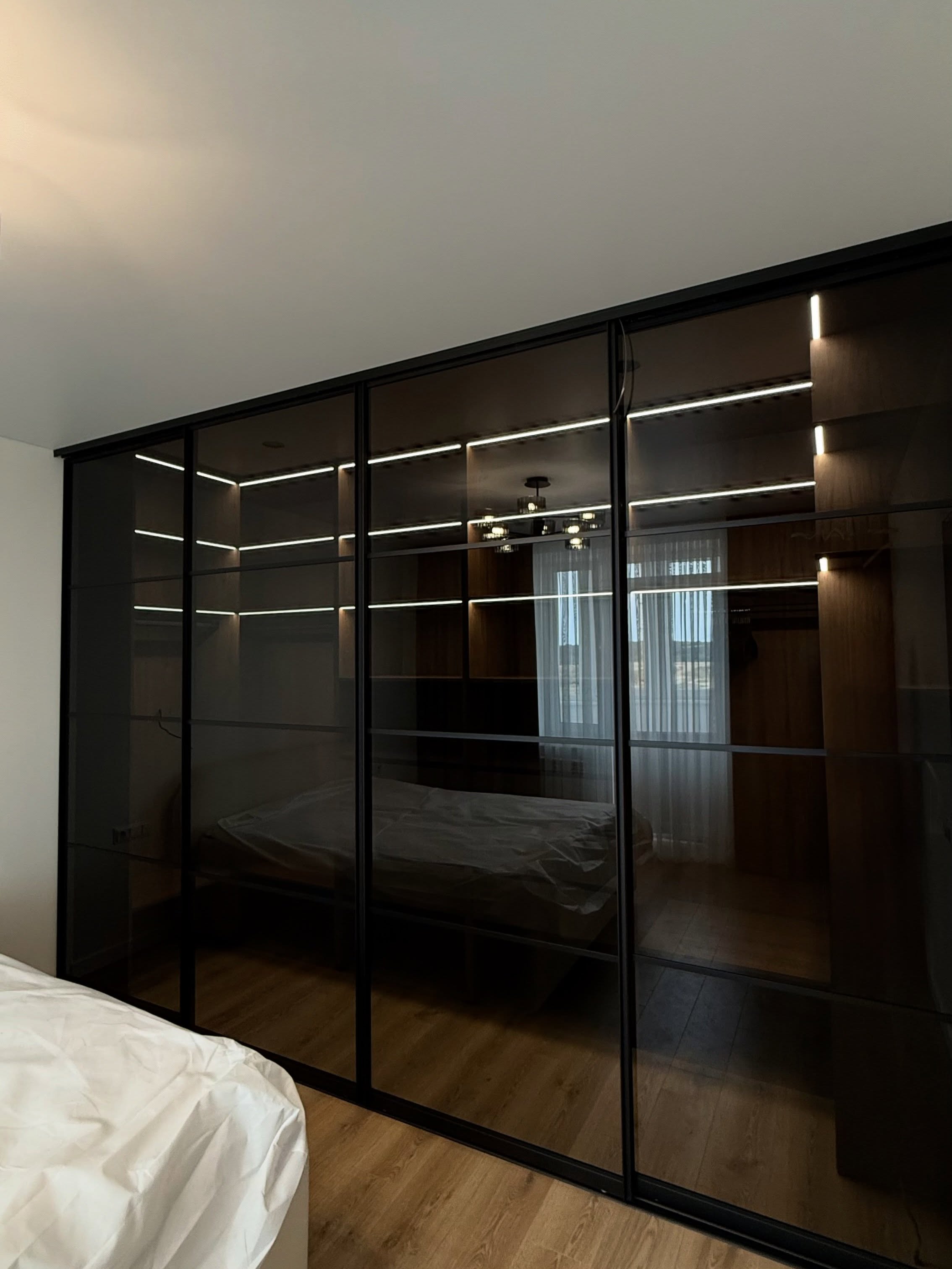 Walk-in ormar - crni hrast, LED — prikaz 2